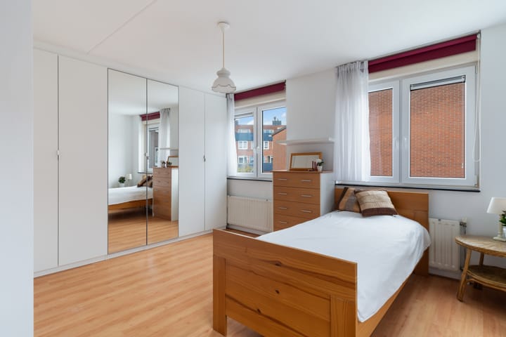 Photo 25 of Van Miereveltstraat 55