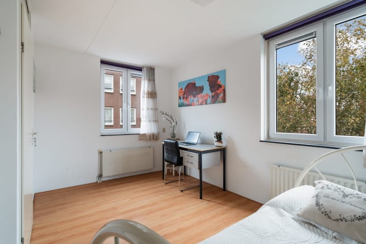 Photo 32 of Van Miereveltstraat 55