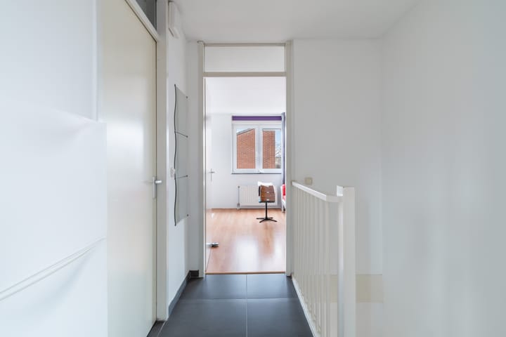 Photo 36 of Van Miereveltstraat 55