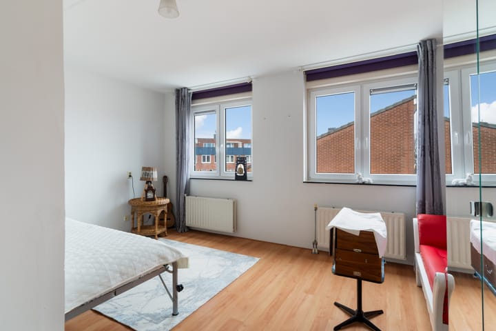 Photo 38 of Van Miereveltstraat 55