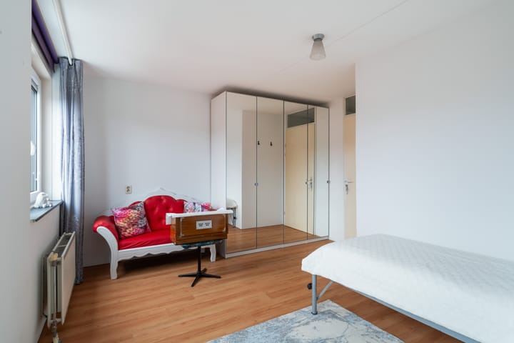 Photo 40 of Van Miereveltstraat 55