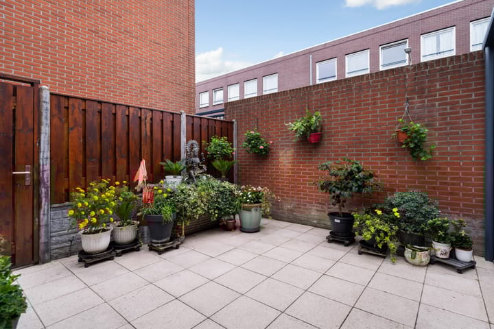 Photo 52 of Van Miereveltstraat 55