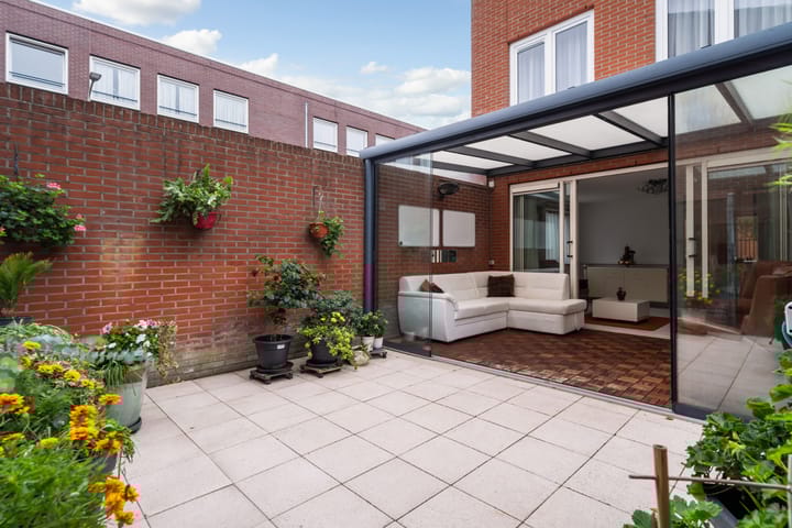 Photo 53 of Van Miereveltstraat 55