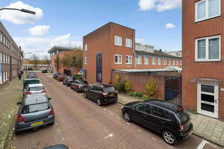 Photo 57 of Van Miereveltstraat 55