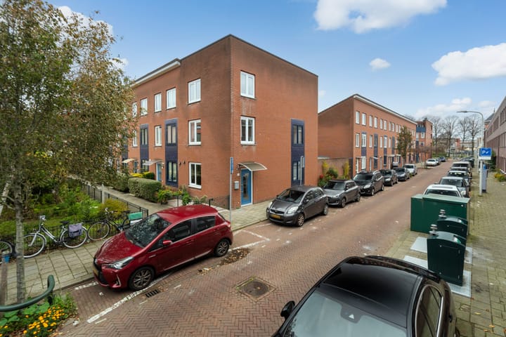 Photo 58 of Van Miereveltstraat 55