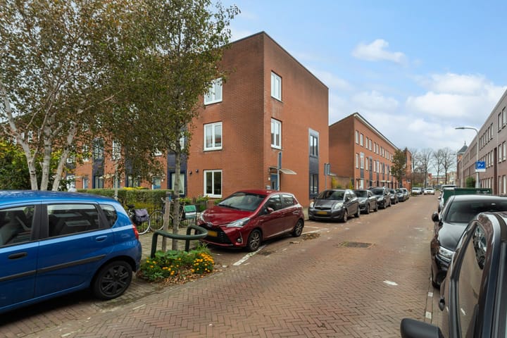 Photo 59 of Van Miereveltstraat 55