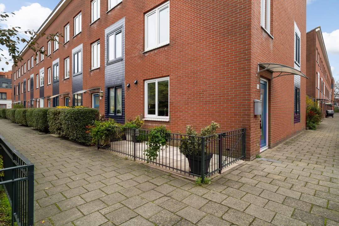 Photo 61 of Van Miereveltstraat 55