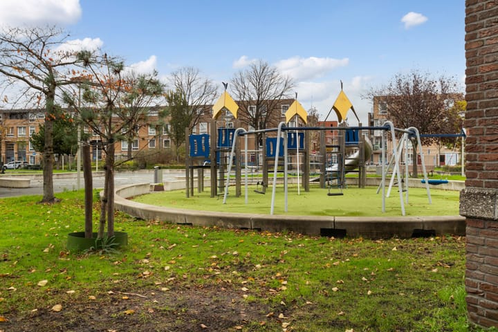 Photo 64 of Van Miereveltstraat 55