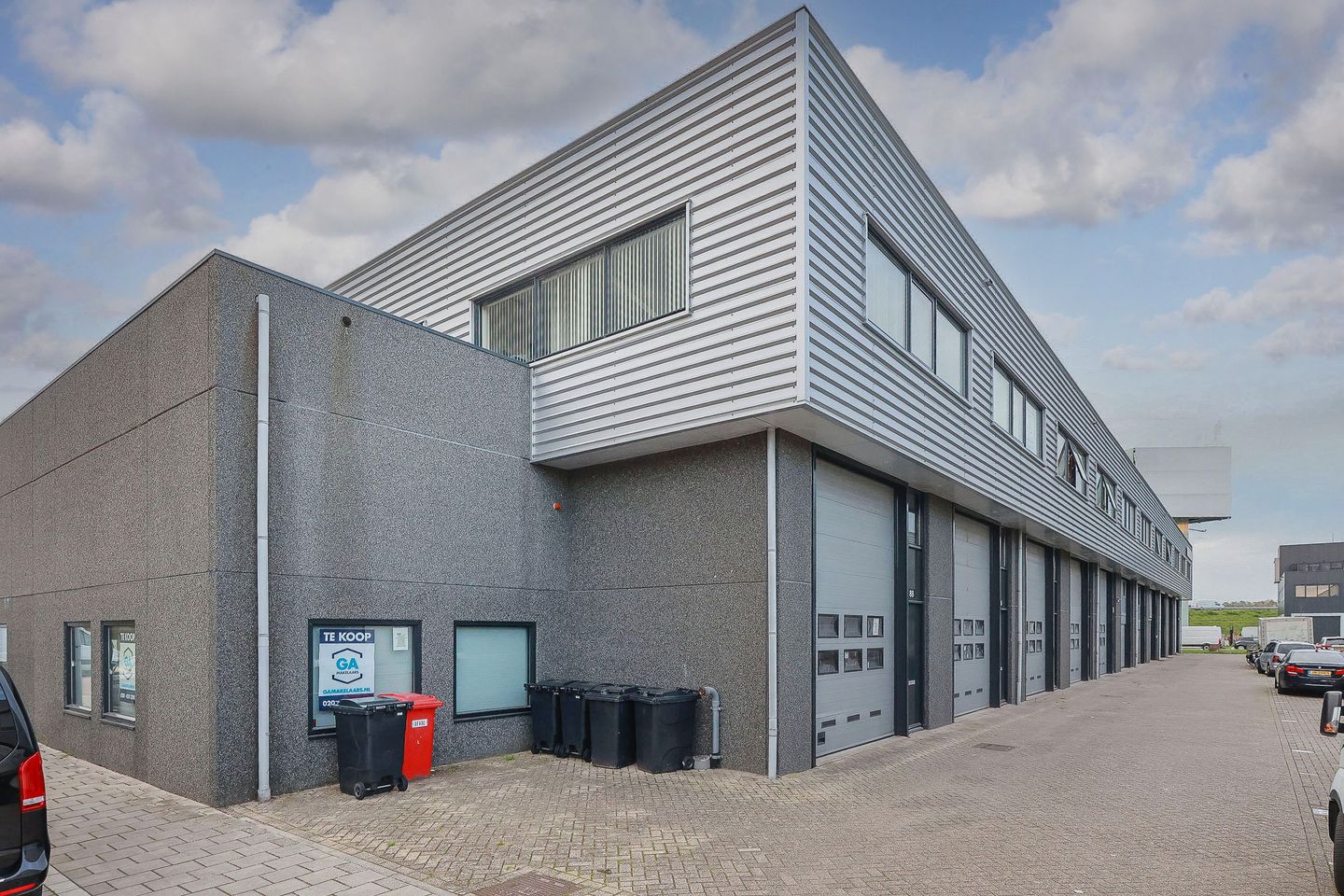 View photo 2 of Limmerick 86