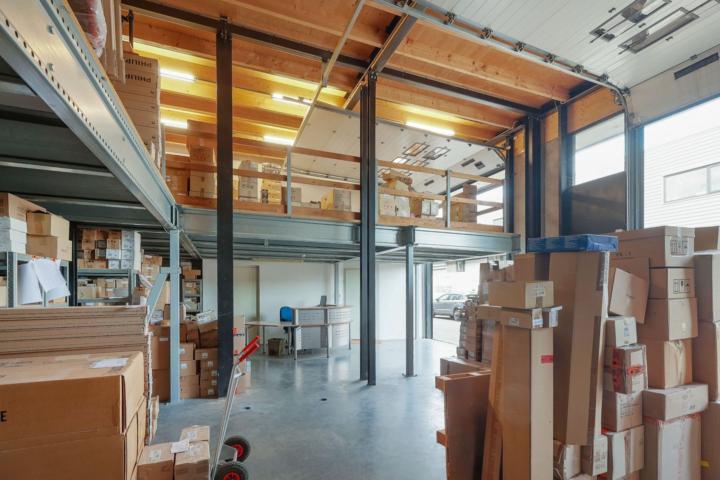 View photo 3 of Limmerick 86