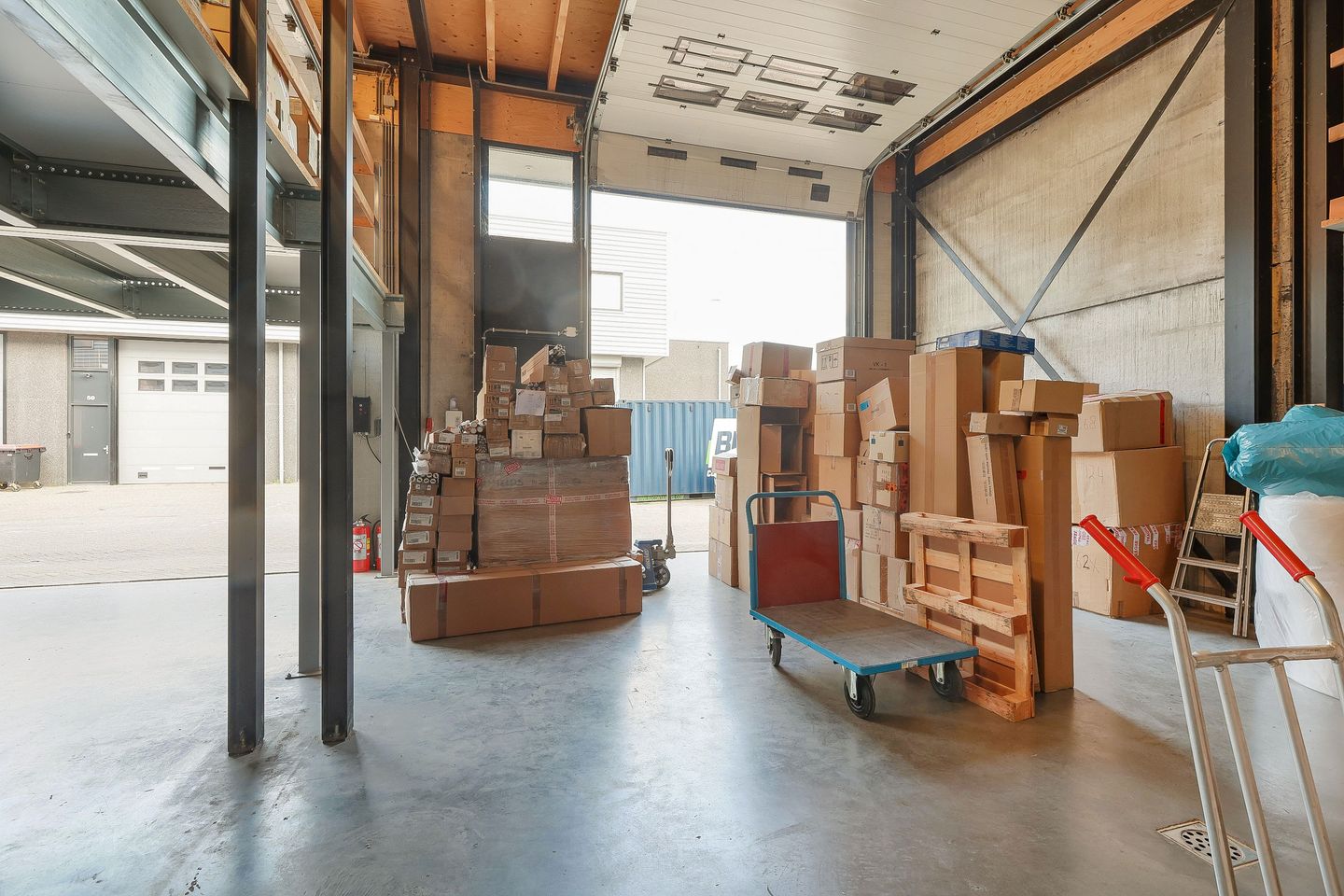 View photo 4 of Limmerick 86