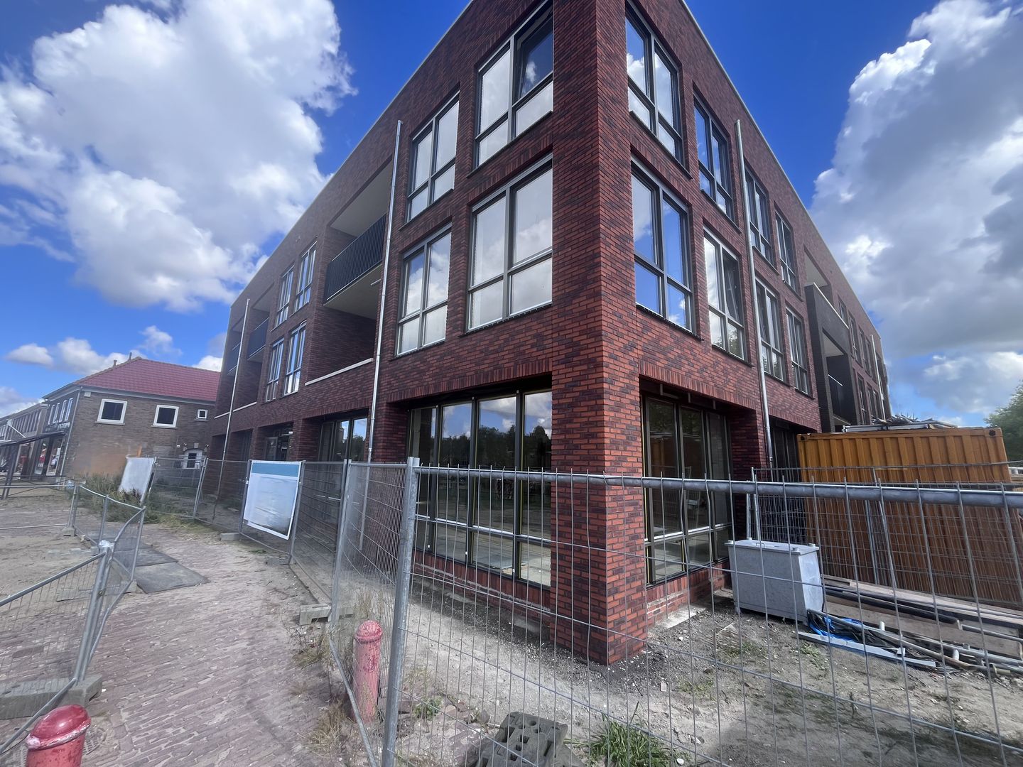 Bekijk foto 2 van Terpstraat 1