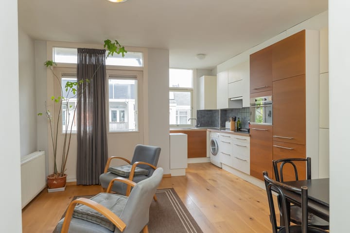 Photo 2 of Van Hogendorpstraat 116-3