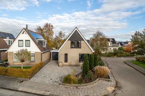 Túnikkers 28 tertiary image