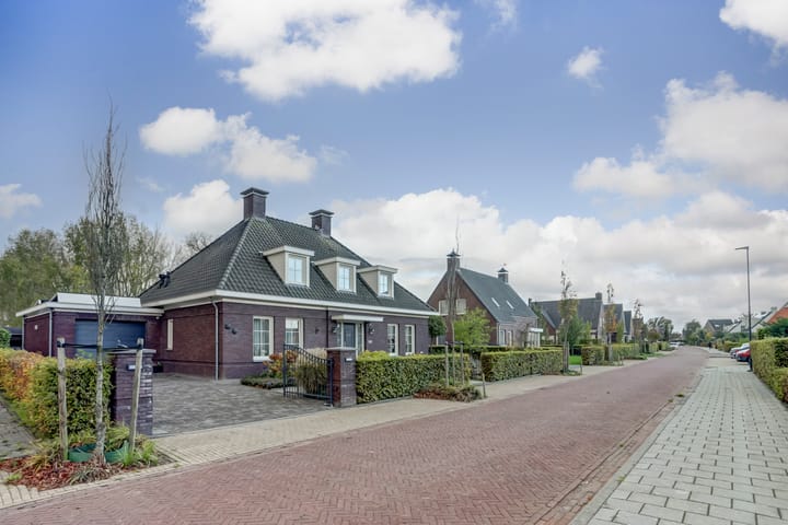 Photo 2 of Kamperfoeliestraat 36