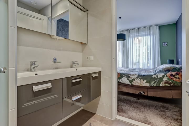 Photo 22 of Kamperfoeliestraat 36