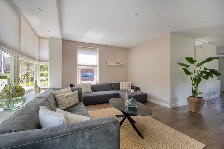 Photo 3 of Korenbloem 13