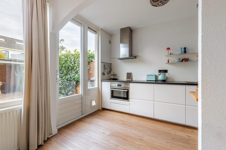 Photo 17 of Troelstrastraat 37