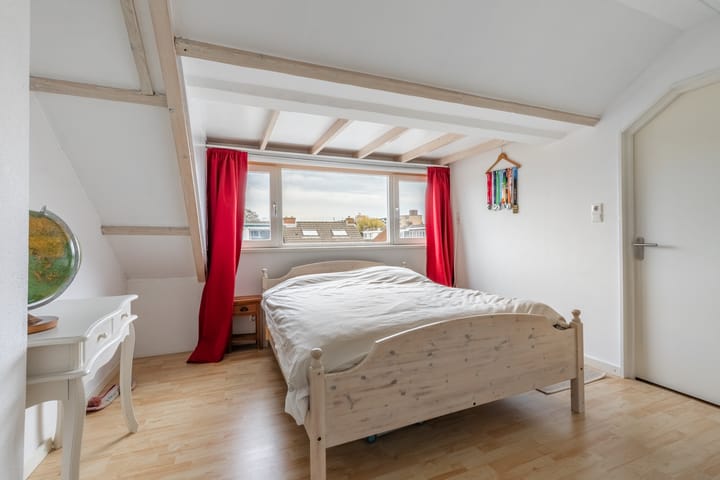 Photo 32 of Troelstrastraat 37