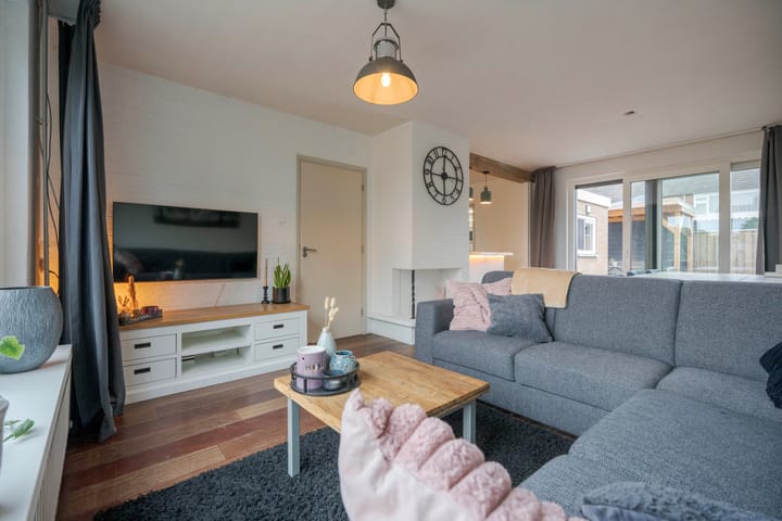 Photo 12 of Esdoornstraat 58