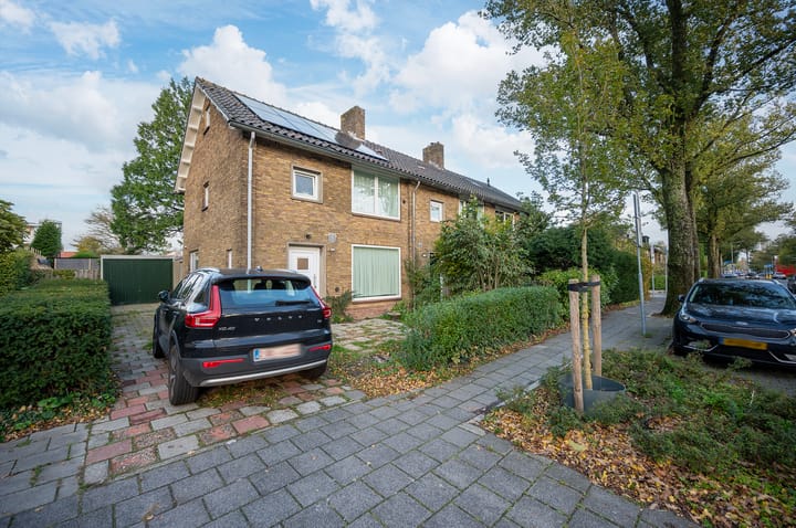 Foto 1 van Mr. G. Groen van Prinstererlaan 100