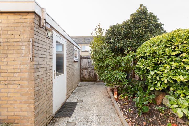 Photo 19 of Evertsenstraat 17