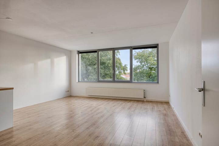 Photo 2 of Professor Regoutstraat 72-B