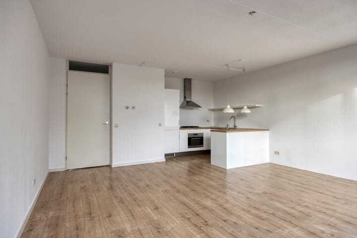 Photo 3 of Professor Regoutstraat 72-B