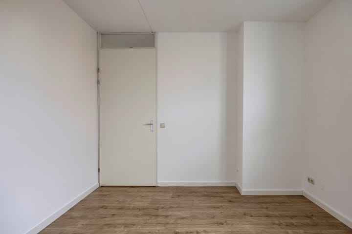 Foto 11 van Professor Regoutstraat 72-B