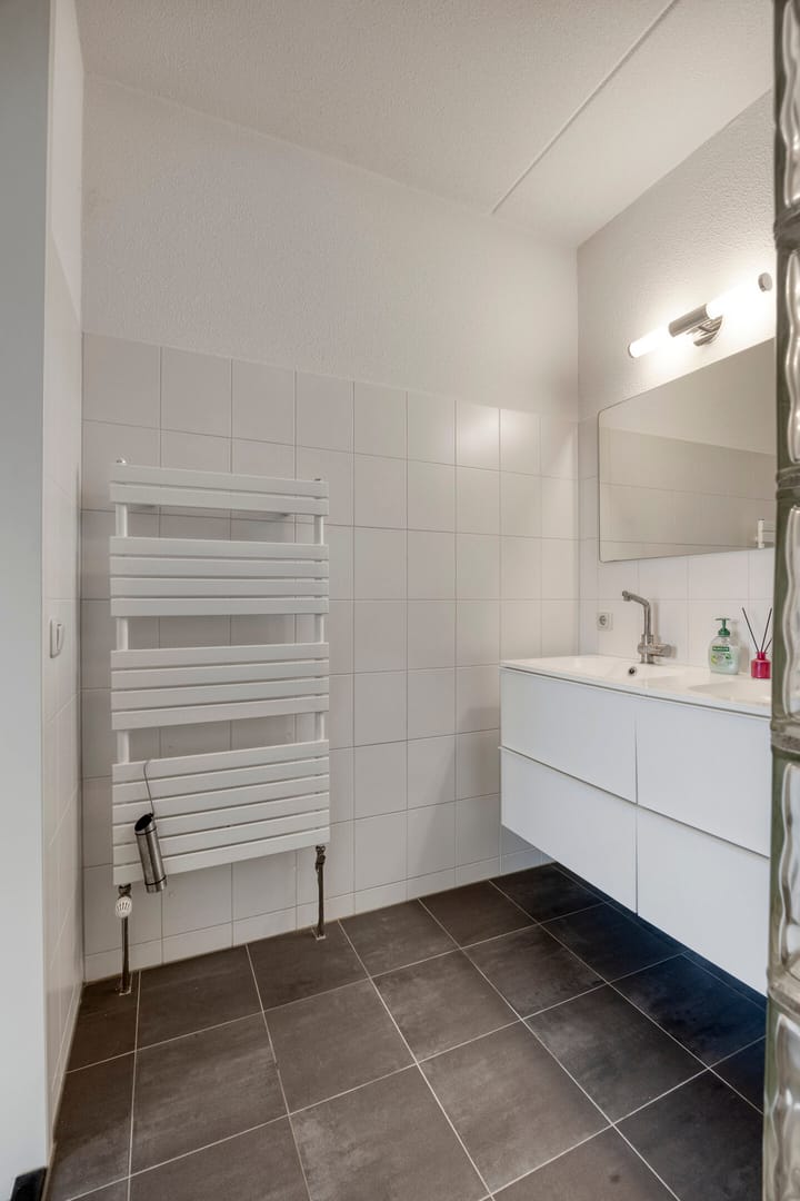 Foto 15 van Professor Regoutstraat 72-B