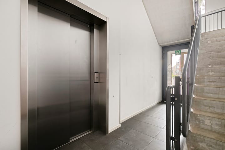 Photo 6 of Hooghuisstraat 20-E