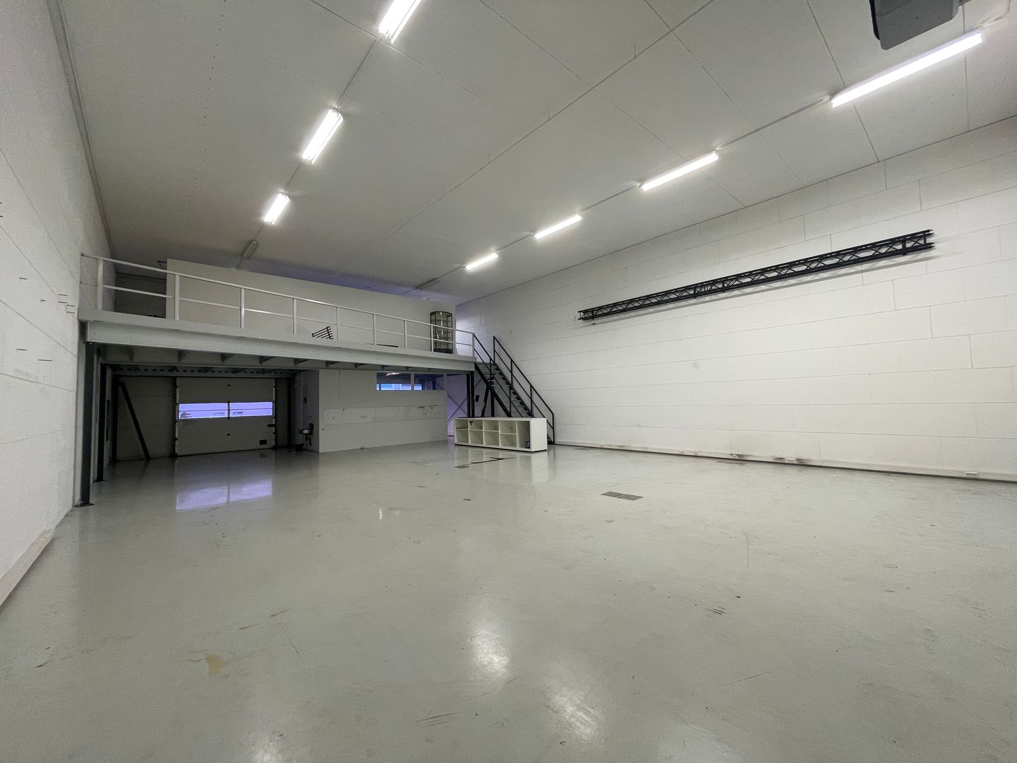 Bekijk foto 2 van Vrij-Harnasch 28