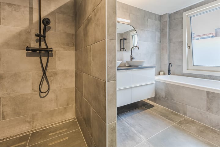 Photo 5 of Loenensestraat 75