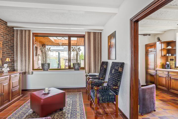 Photo 11 of Heiveldstraat 23