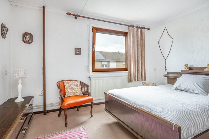 Photo 19 of Heiveldstraat 23