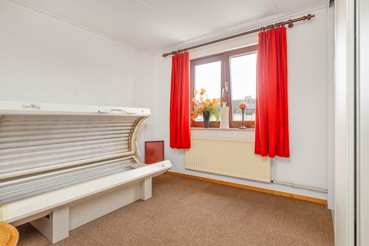 Photo 21 of Heiveldstraat 23