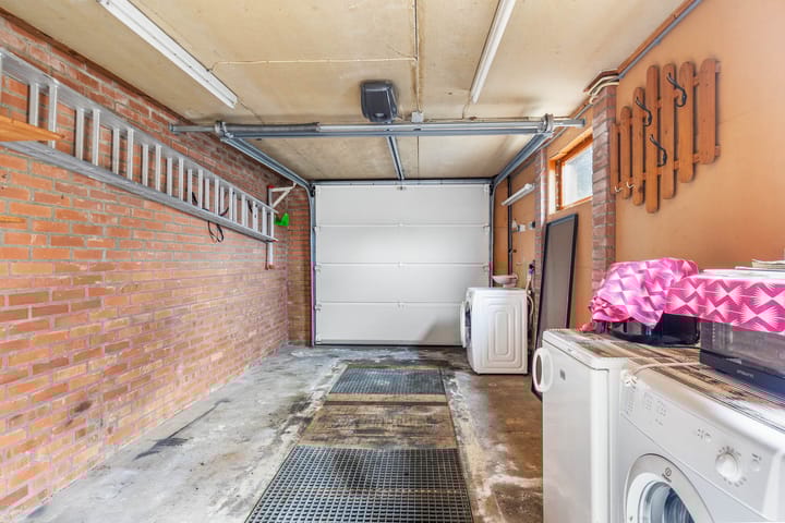 Photo 33 of Heiveldstraat 23