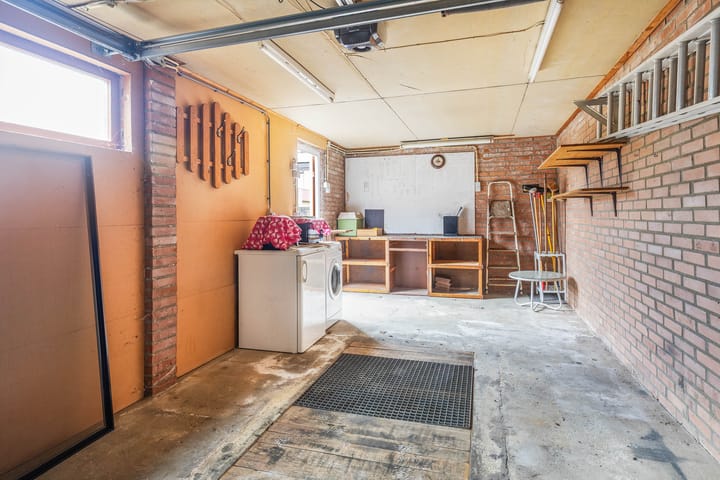 Photo 34 of Heiveldstraat 23