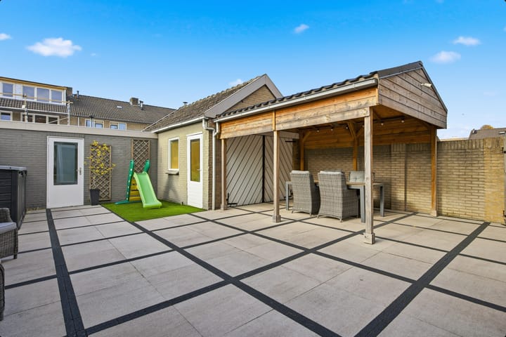 Photo 39 of De Vooghtstraat 14