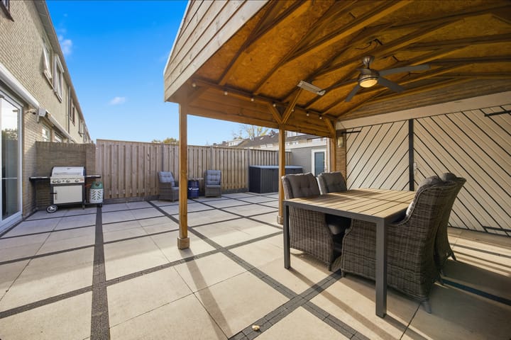 Photo 42 of De Vooghtstraat 14