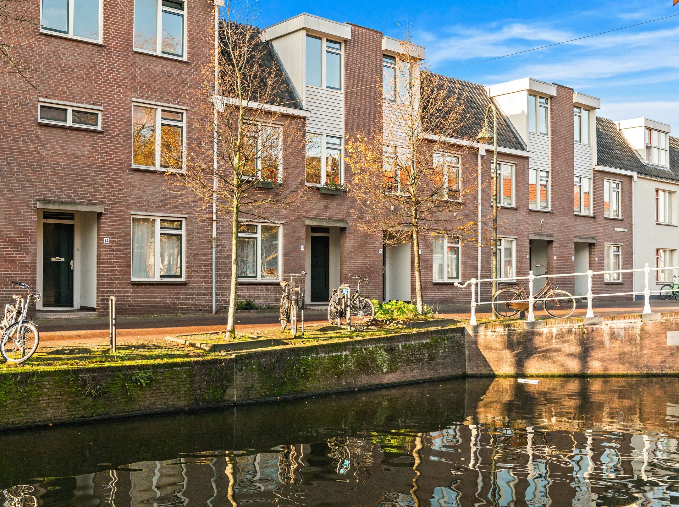 Dertienhuizen 15 