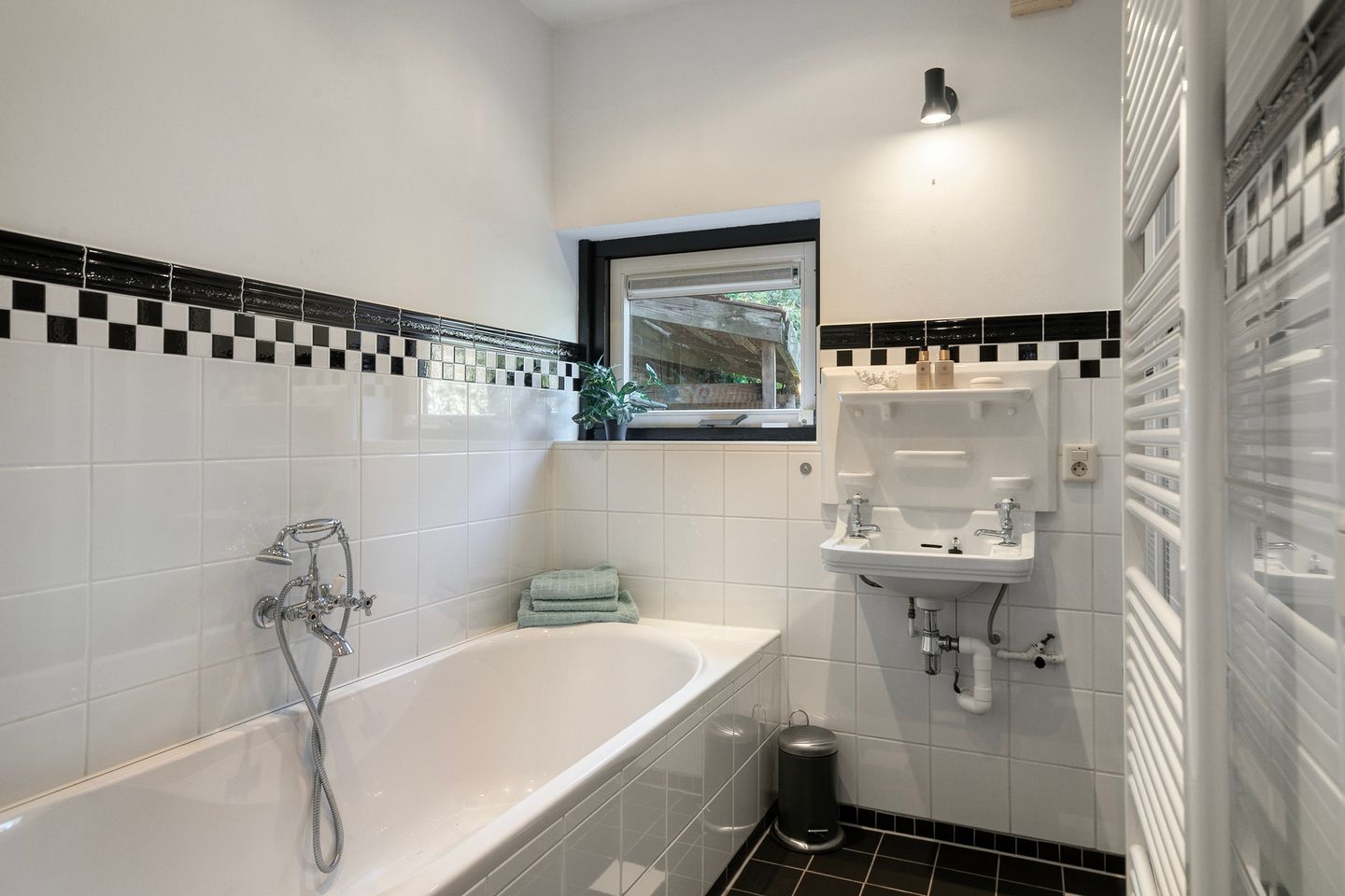 Photo 19 of Edenstraat 70