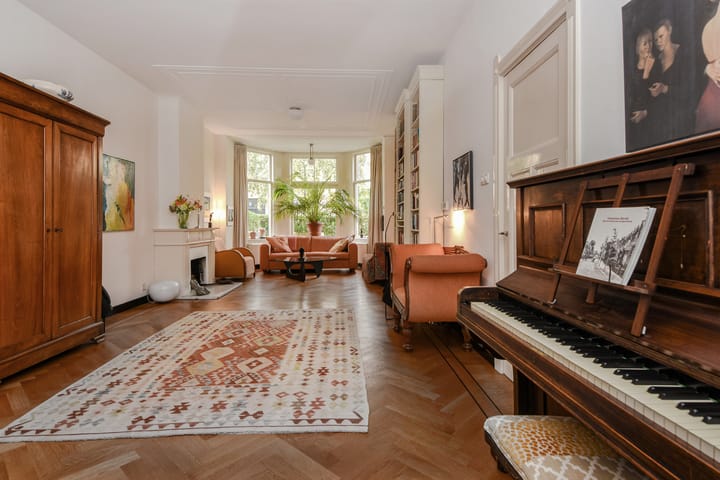 Photo 5 of Emmastraat 47