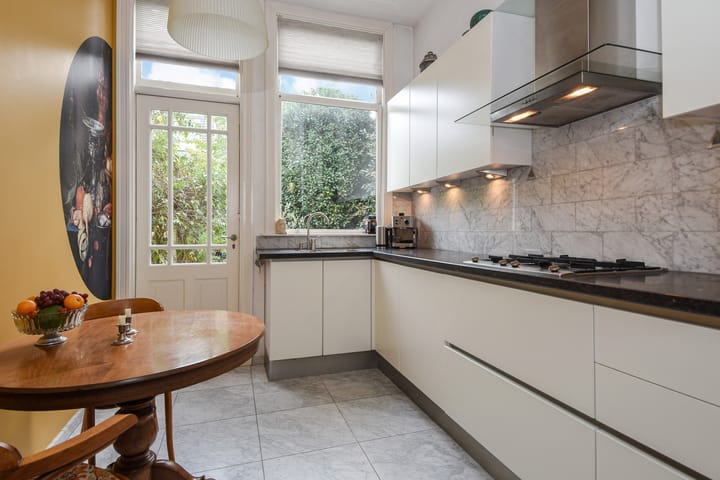 Photo 16 of Emmastraat 47