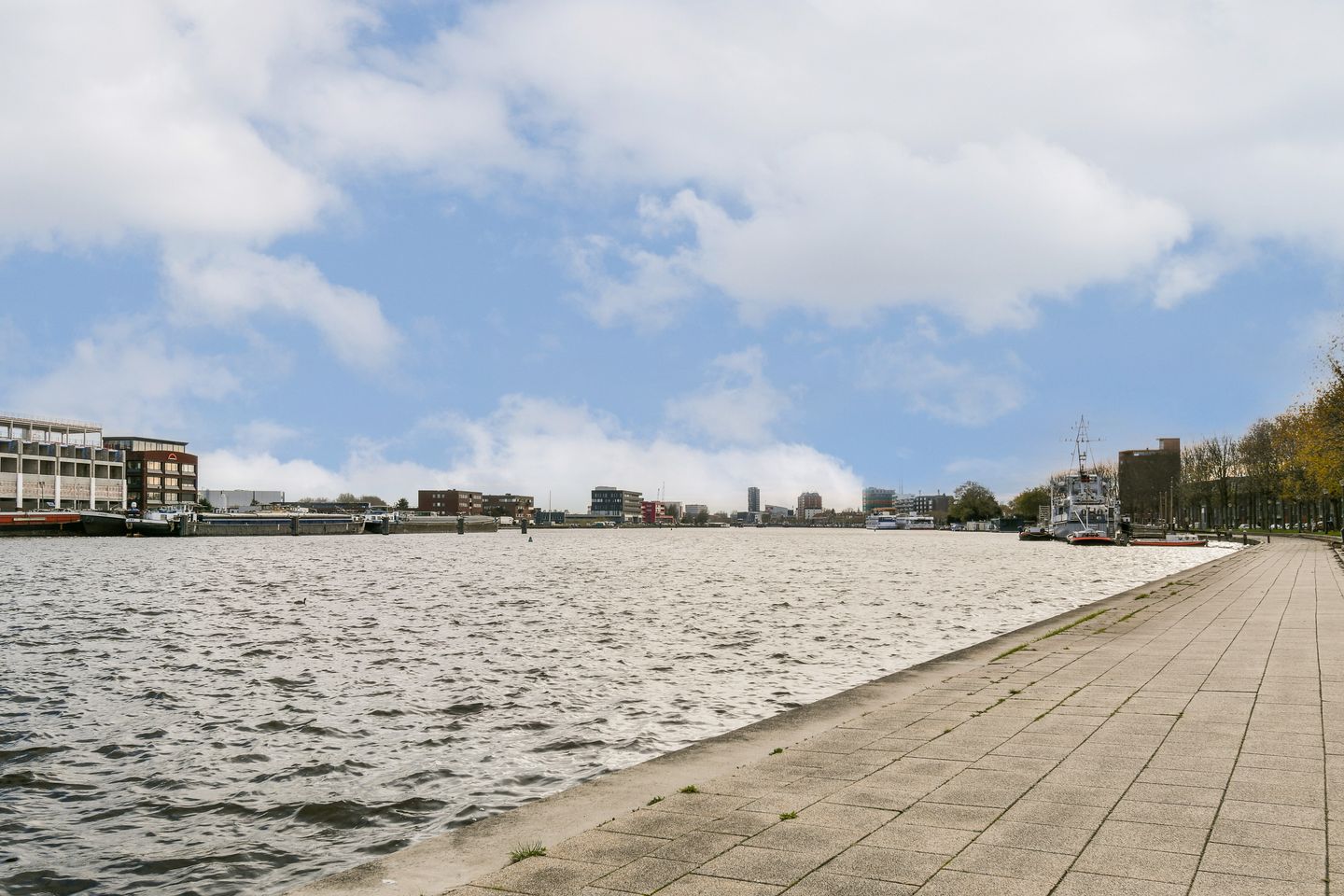 Foto 20 van Djambistraat 26