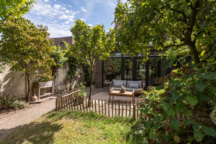 Photo 39 of Raadhuisstraat 44