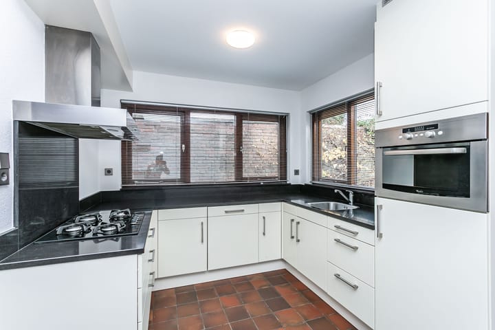 Photo 4 of Heiveldstraat 43