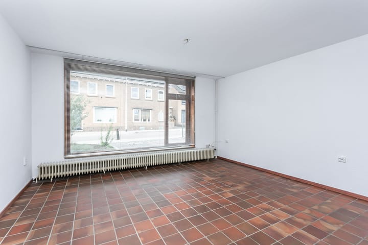 Photo 10 of Heiveldstraat 43