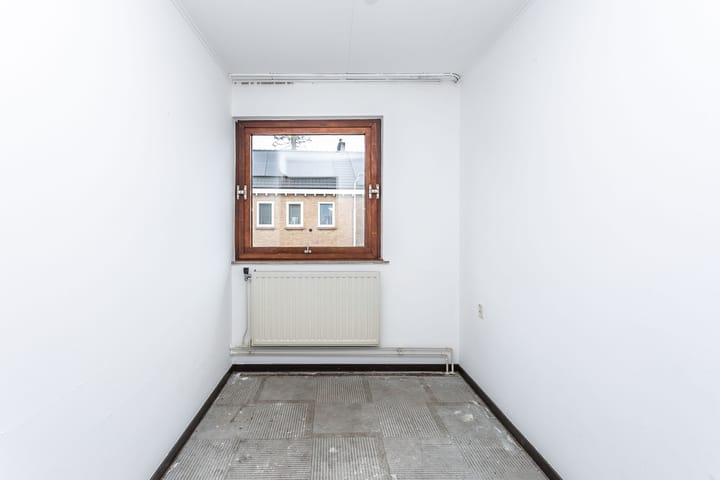 Photo 15 of Heiveldstraat 43