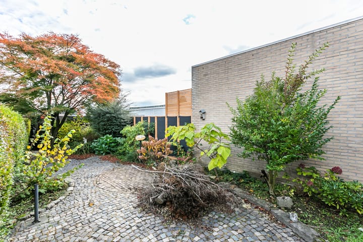 Photo 24 of Heiveldstraat 43